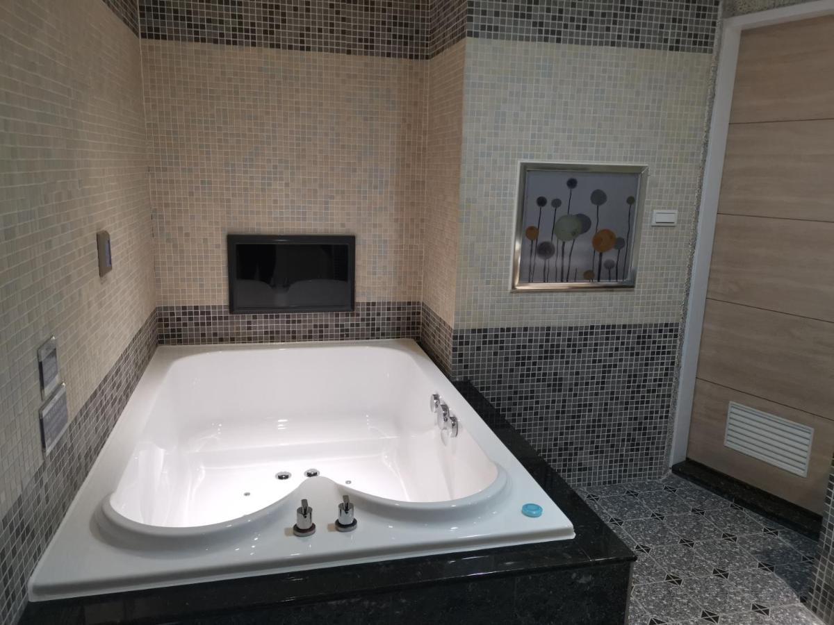 Love Story Motel Тайпей Екстериор снимка
