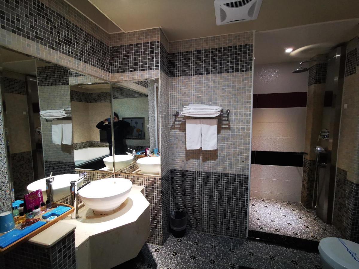 Love Story Motel Тайпей Екстериор снимка